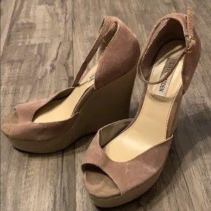 Steve Madden tan wedges